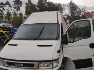 FOTO: Dalších dvacet Syřanů se tísnilo v jedné dodávce, byli zadrženi na D1. Řidič z Maďarska skončil v cele