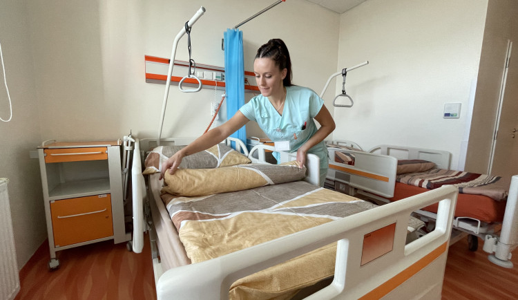 Jihlavská chirurgie má nový vylepšený pokoj. Využijí ho hlavně lidé s proleženinami