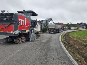 Po čtvrt roce už bez objížďky. Silnice mezi Starou Říší a osadou Kasárna je hotová, zítra ji zkusí první řidiči