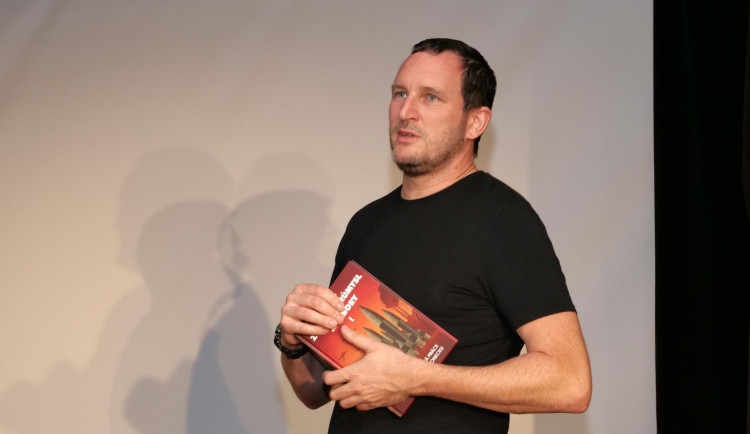 O knize mapující zbrojní průmysl a tábory v našem regionu bude s veřejností besedovat autor Ivan Rous