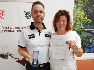 Dálniční policisté z Velkého Beranova hromadně darovali krev. Pro osm z nich to byla premiéra