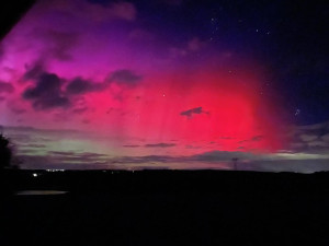 FOTO: Nedělní nebe nad Vysočinou ozdobila polární záře. Takovou jsme nezažili již roky, říkají astronomové