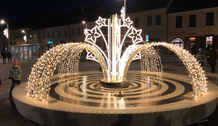 ANKETA: Třebíč dá za vánoční výzdobu přes dva miliony korun. Strom městu nabízí i soukromí vlastníci