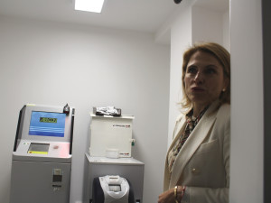 Přístroj, do něhož řidiči vkládají denní tržbu