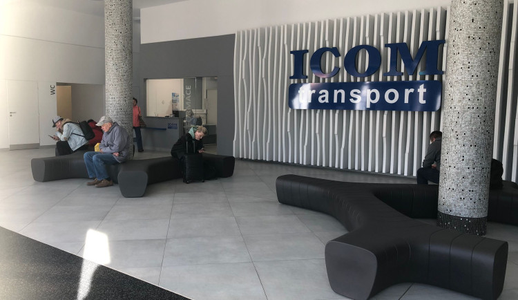 Jihlavský autobusák v novém kabátě. Nahlédněte do kavárny, k dispečerům či do ubytovny pro řidiče