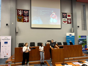 Studenti v Jihlavě diskutovali o jinakosti, LGBT, dezinformacích nebo i umělé inteligenci