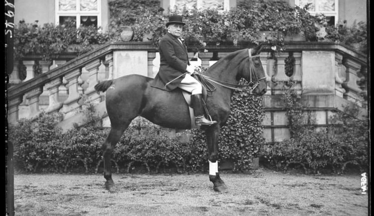 V muzeu můžete obdivovat snímky ze skleněných negativů zachycující život rodiny továrníka Ginzkeye