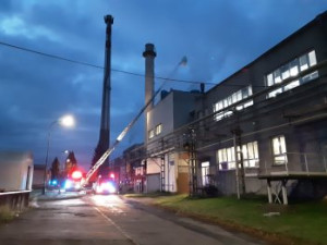 Hasiči zasahují u požáru ve sklárnách ve Světlé nad Sázavou. Vyjely čtyři jednotky