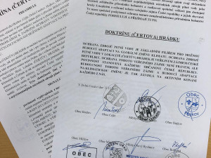 VIDEO: Do lokality Hrádek přijeli zástupci z ministerstva a SÚRAO. Právník Kliment vznesl námitku možné podjatosti