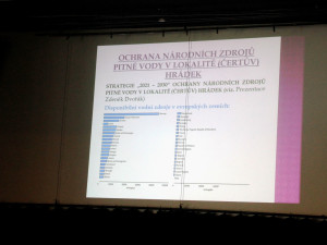 VIDEO: Do lokality Hrádek přijeli zástupci z ministerstva a SÚRAO. Právník Kliment vznesl námitku možné podjatosti