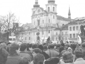 Revoluční plamen se v roce 1989 v Jihlavě rozhořel o týden později než v Praze. Hlavními lídry byli vysokoškoláci