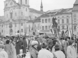 Revoluční plamen se v roce 1989 v Jihlavě rozhořel o týden později než v Praze. Hlavními lídry byli vysokoškoláci