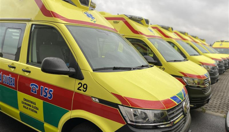 Krajská záchranka pořídila osm nových nejmodernějších sanitek, stály přes 26 milionů korun