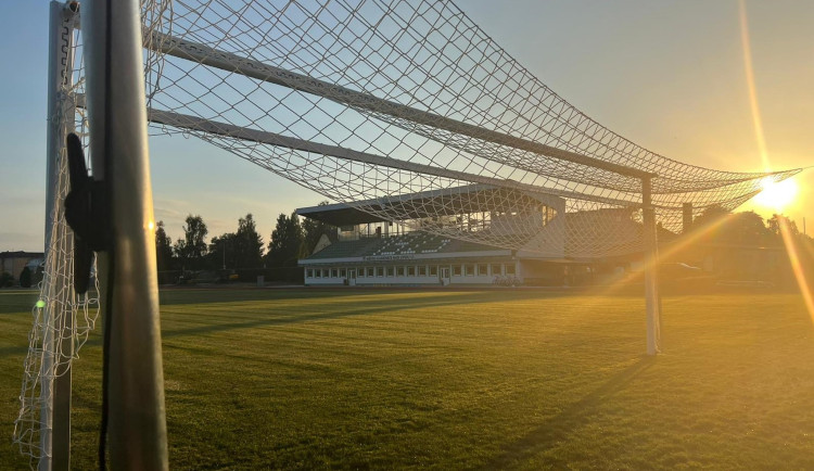 Fotbalové hřiště v Kamenici nad Lipou.