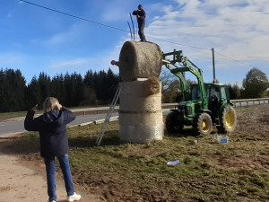ANKETA: Jakubov letos střeží slaměný Krteček. Nejtěžší byla výroba čenichu a konvičky, říká starosta obce