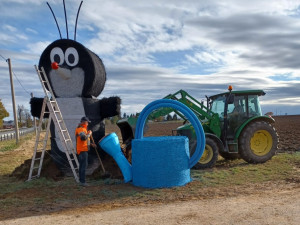 ANKETA: Jakubov letos střeží slaměný Krteček. Nejtěžší byla výroba čenichu a konvičky, říká starosta obce