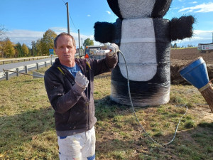 ANKETA: Jakubov letos střeží slaměný Krteček. Nejtěžší byla výroba čenichu a konvičky, říká starosta obce