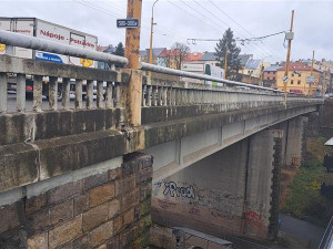 Šest ložisek na jihlavském Znojemském mostě je v havarijním stavu. Čeká ho oprava, ta omezí řidiče