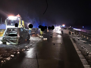 Nehody na dálnici D1: Ve směru na Brno se srazilo pět vozidel, boural i autobus