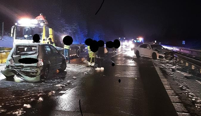 Aktuálně z dálnice: Ve směru na Brno se srazilo pět vozidel, úsek je nyní neprůjezdný