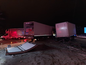 Noční hromadná nehoda na D1 stála život jednoho z řidičů. Lehce se zranil i zasahující policista