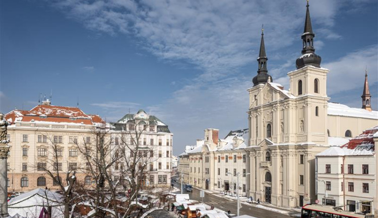 Po roce o půl opět přístupný veřejnosti. Opravený kostel sv. Ignáce se chlubí novou fasádou, nabídne bohatý kulturní program