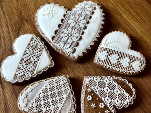 (NE)OBYČEJNÍ: Sestry z Brtnice ovládají zdobení perníčků. Držíme se tradic, malování nás učí trpělivosti, říkají Špejtkovy