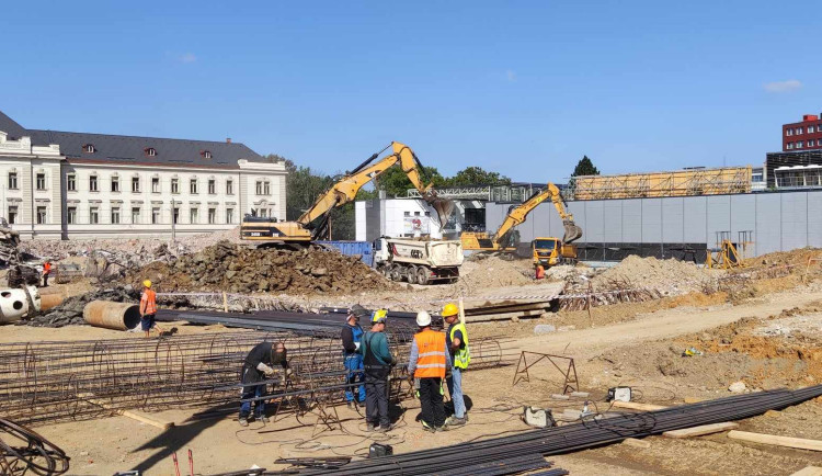 Ilustrační foto z demolice Horáckého zimního stadionu (konec září 2023)