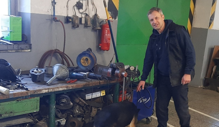 Máte ve škole bombu, napsal nezletilý student do tří škol v Moravských Budějovicích. Dopadla ho kriminálka