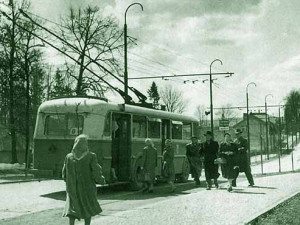 FOTO: Trolejbusy v Jihlavě dnes slaví 75. výročí. Vozy označené písmeny? V naší zemi naprostá rarita