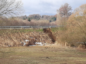 Podemletá komunikace III/40614 v katastru Mrákotína