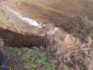 Podemletá komunikace III/40614 v katastru Mrákotína