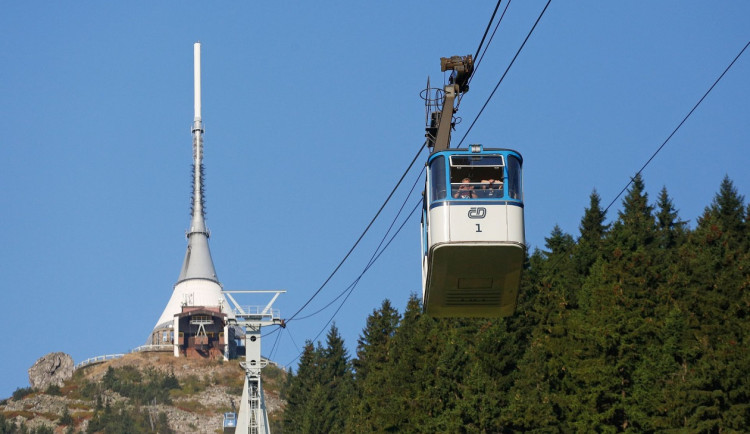 Lanovka na Ještěd památkou nebude. Ministerstvo kultury návrh na prohlášení zamítlo