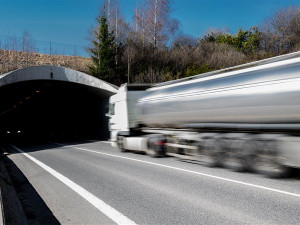 Šestnáct přestupků za den. Rychlost v Jihlavském tunelu překročilo více řidičů než loni