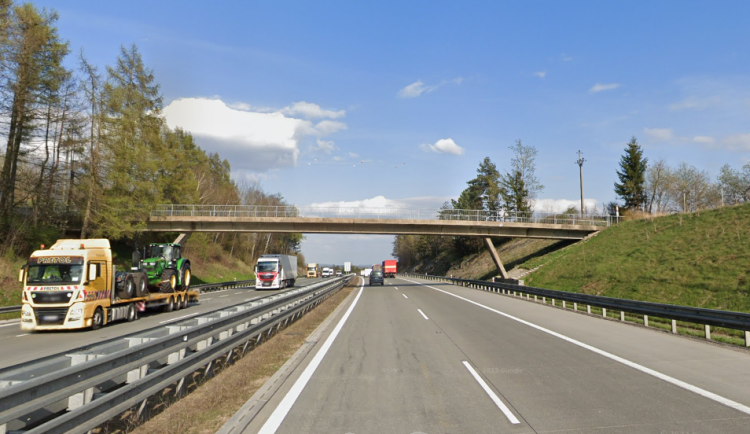 Demolice zchátralého mostu nad D1 u Řehořova bude stát přes dva miliony