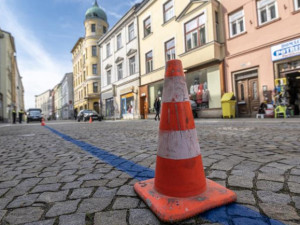PŘEHLED: Dopravní plány v Jihlavě. Modré parkovací čáry se letos rozšíří do dalších oblastí