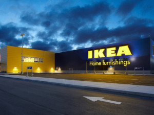 Ikea stahuje z prodeje nabíječku. Při jejím používání se mohou lidé zranit elektrickým proudem