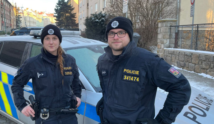 Policistka Kristýna Tománková a policista Patrik Švácha