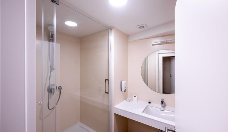 V centru se mohou lidé také vysprchovat