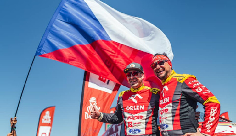 Martin Prokop se spolujezdcem Viktorem Chytkou v cíli Rally Dakar 2024. Foto: se souhlasem Martina Prokopa