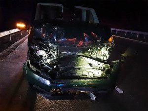 Ranní nehoda na D1. Ve směru na Brno se srazila dodávka s kamionem, jeden člověk se zranil