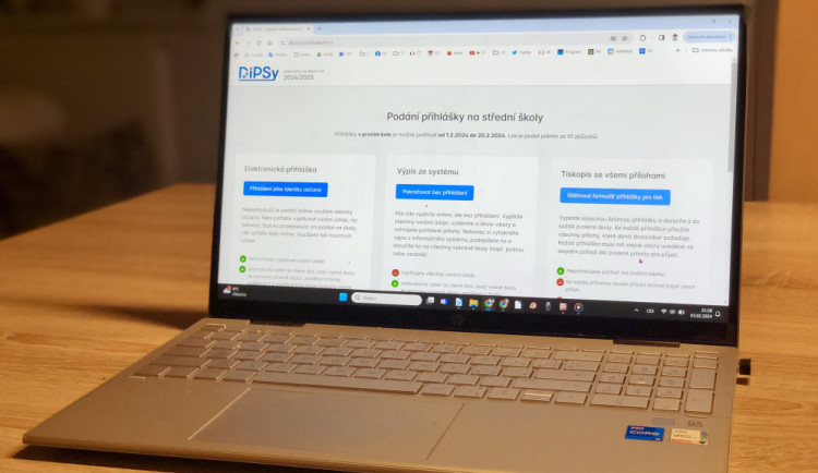 Elektronický systém přihlášek čelil útoku hackerů, díky ochraně funguje. Co dělat, když se dokumenty ztratí?