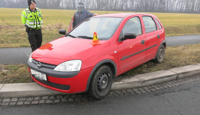 Nezodpovědní senioři za volantem. Policisté v Olomouckém kraji přistihli tři opilé penzisty