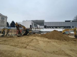 ANKETA: Okénko pro zvědavé. Zájemci teď mohou bezpečně sledovat, jak v Jihlavě roste Horácká aréna