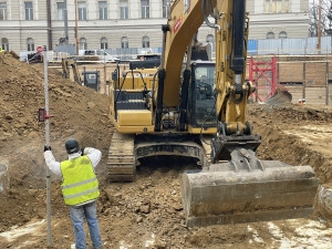 ANKETA: Okénko pro zvědavé. Zájemci teď mohou bezpečně sledovat, jak v Jihlavě roste Horácká aréna