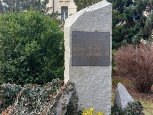 Smírčí kameny jsou v lokalitě už od devadesátých let.