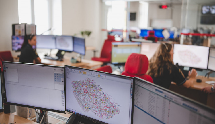 Linka 112 vyřídila za dvě desetiletí přes 60 milionů tísňových hovorů