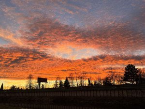 Rudě zbarvené nebe ráno i večer. Jak vznikají červánky? A o čem vypovídají?