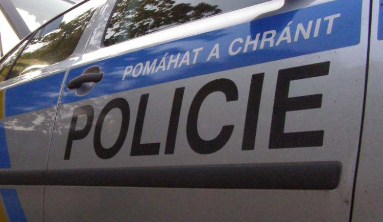 Hledají se svědci nehody v Osečné. Auto porazilo chodce a ujelo