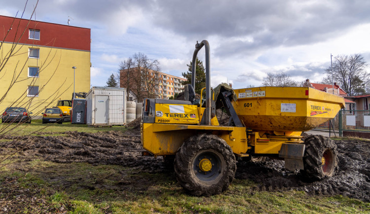 V Hrádku na sídlišti začali s výměnou padesát let starých rozvodů